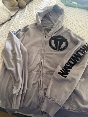 Throwdown distressed XL zip up hoodie